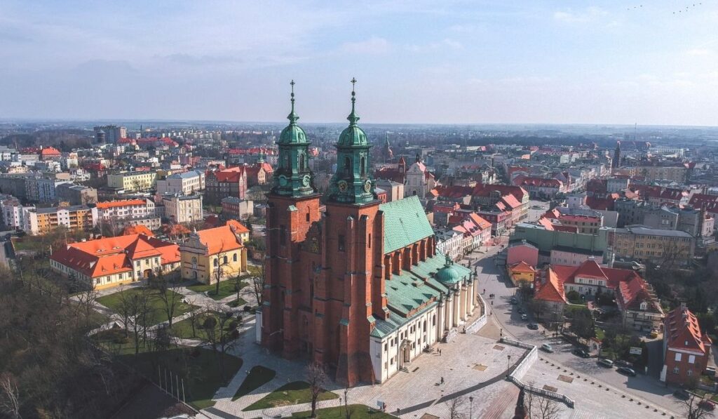 poola vaatamisvaarsused gniezno katedraal