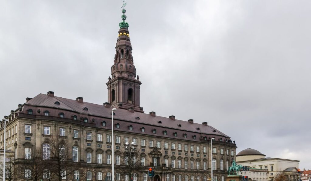 Kopenhaageni vaatamisvaarsused Christiansborgi palee